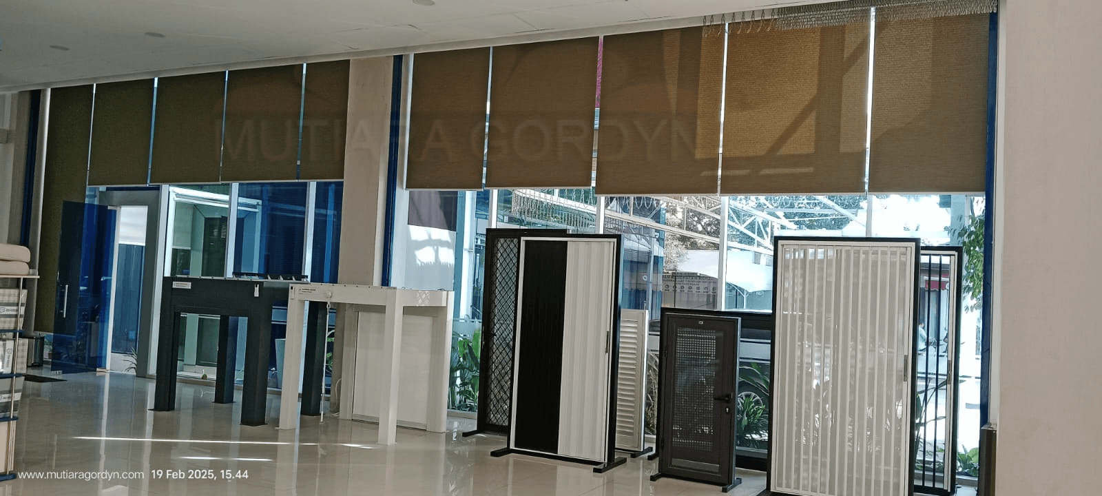 jual roller blind blackout di kebon jeruk